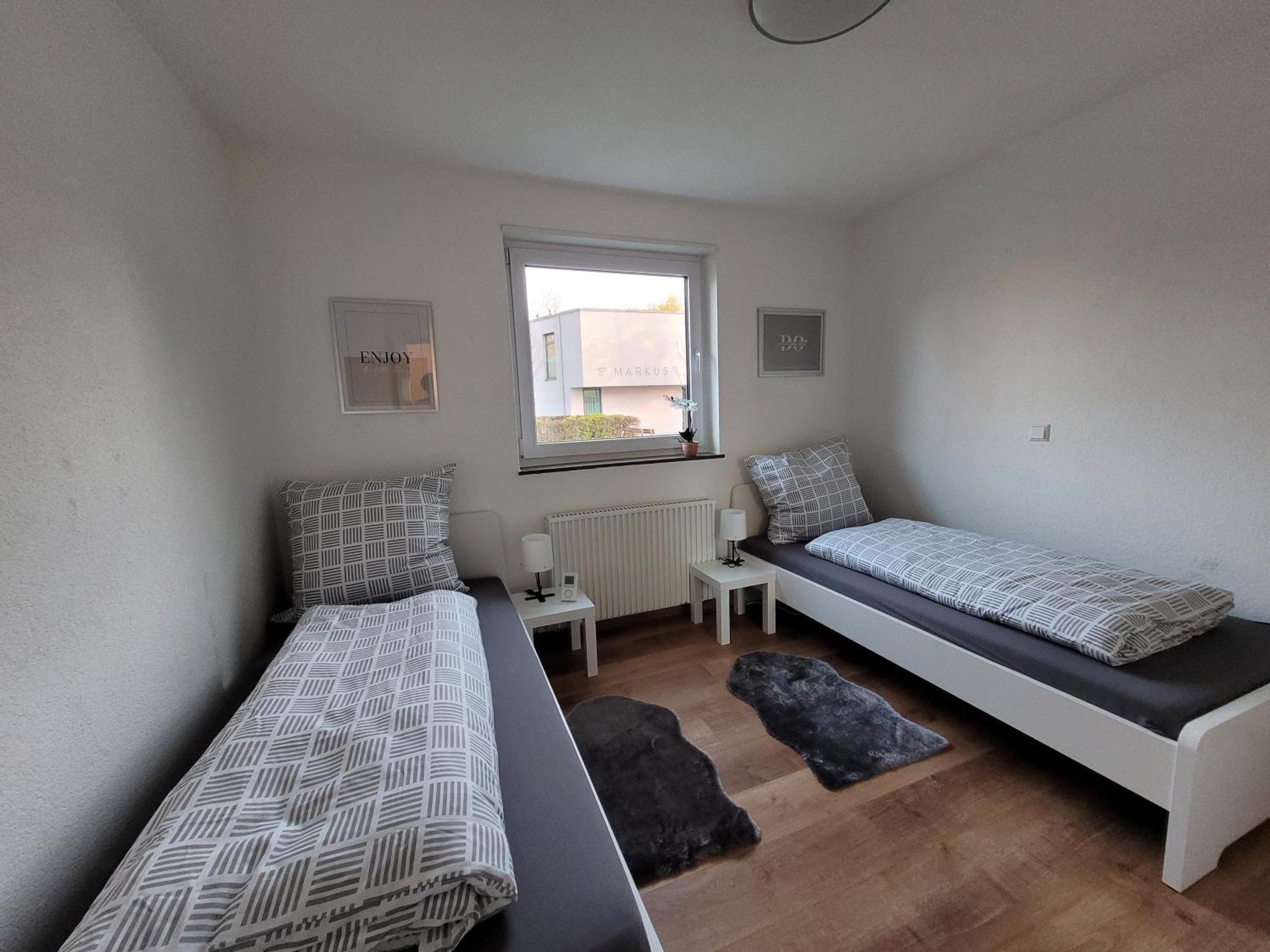 Living Flat, Eine Wohnung Mit Zwei Schlafzimmern Und Balkon 绍恩多夫 外观 照片