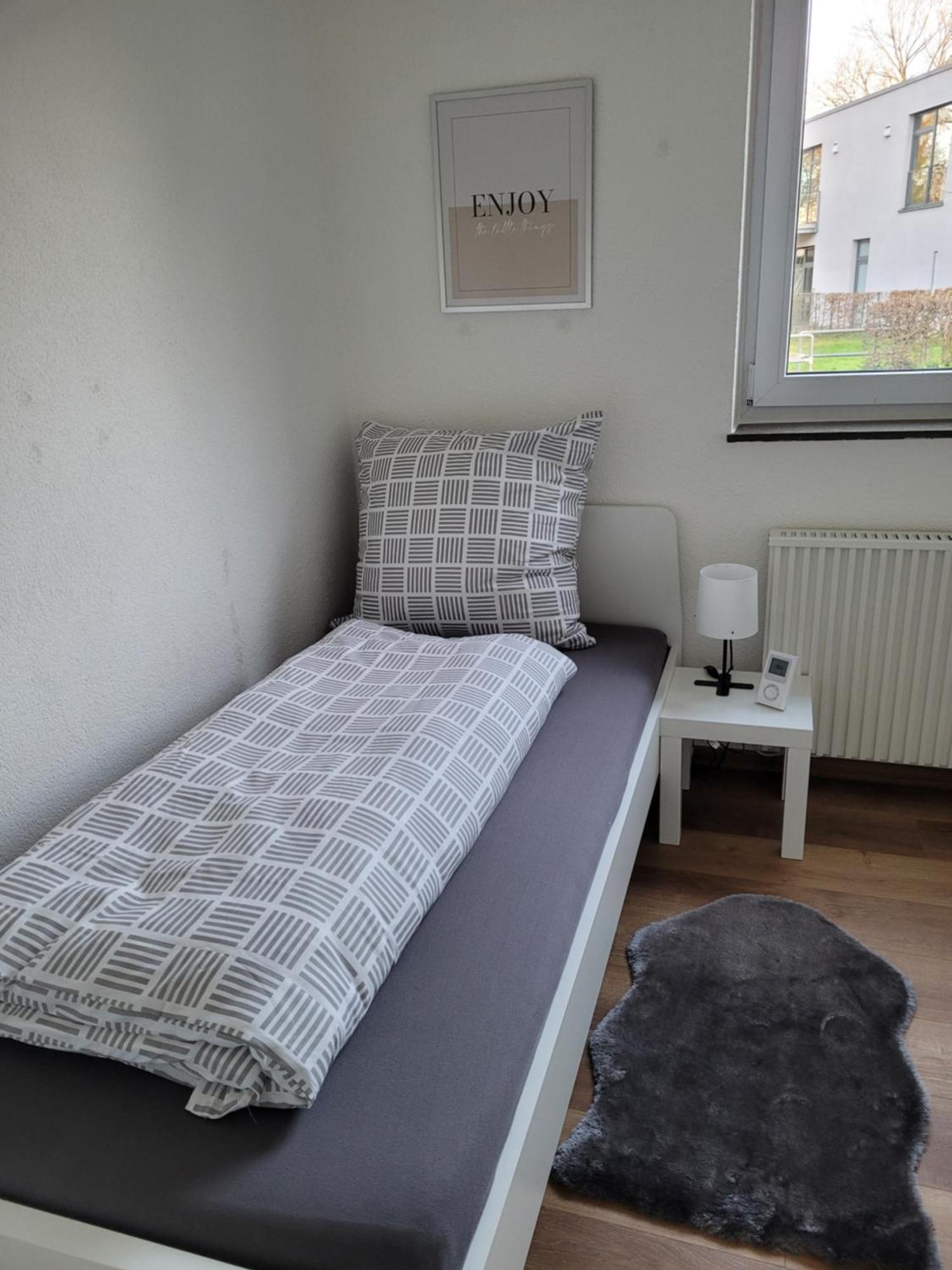 Living Flat, Eine Wohnung Mit Zwei Schlafzimmern Und Balkon 绍恩多夫 外观 照片