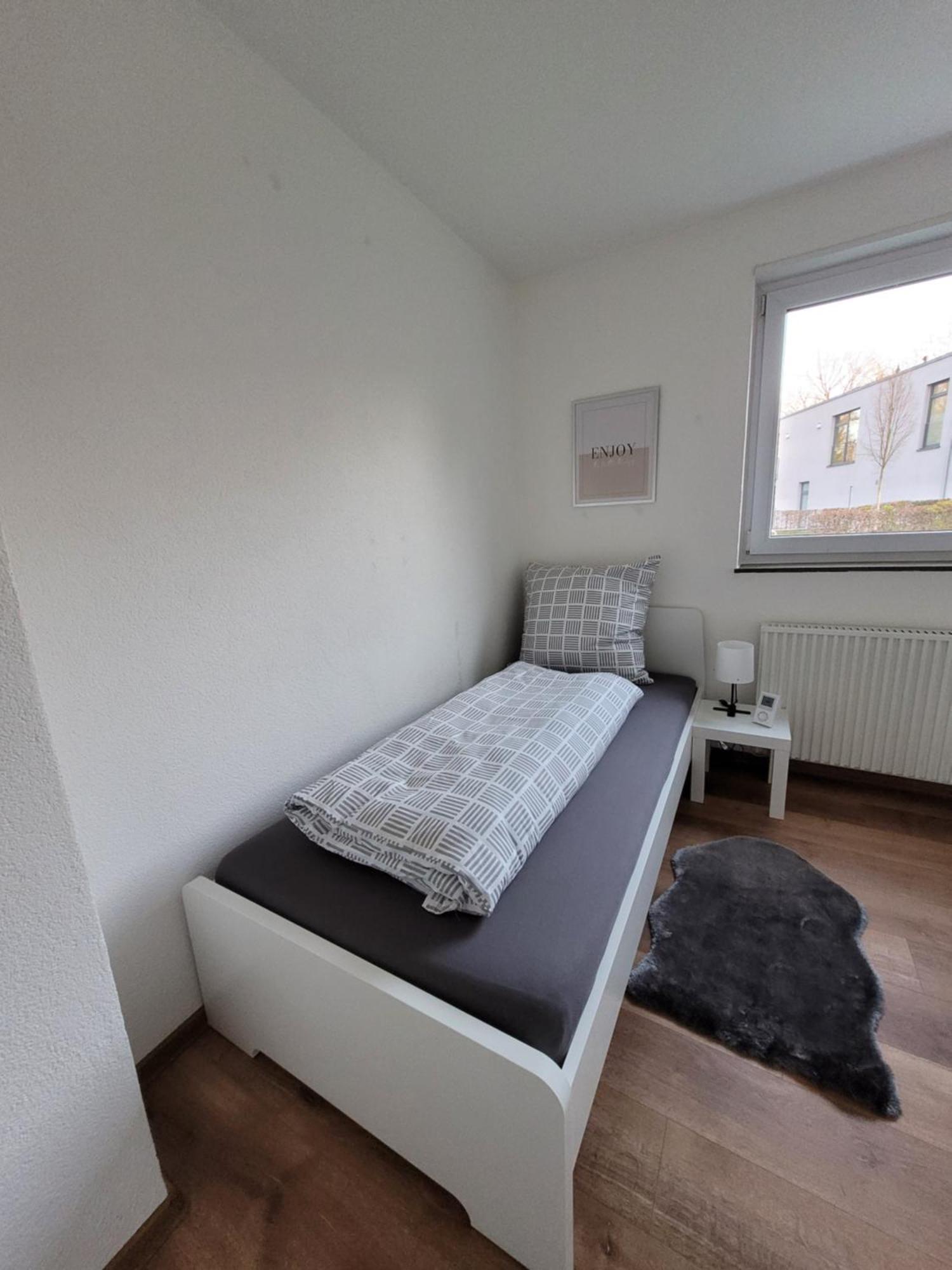 Living Flat, Eine Wohnung Mit Zwei Schlafzimmern Und Balkon 绍恩多夫 外观 照片