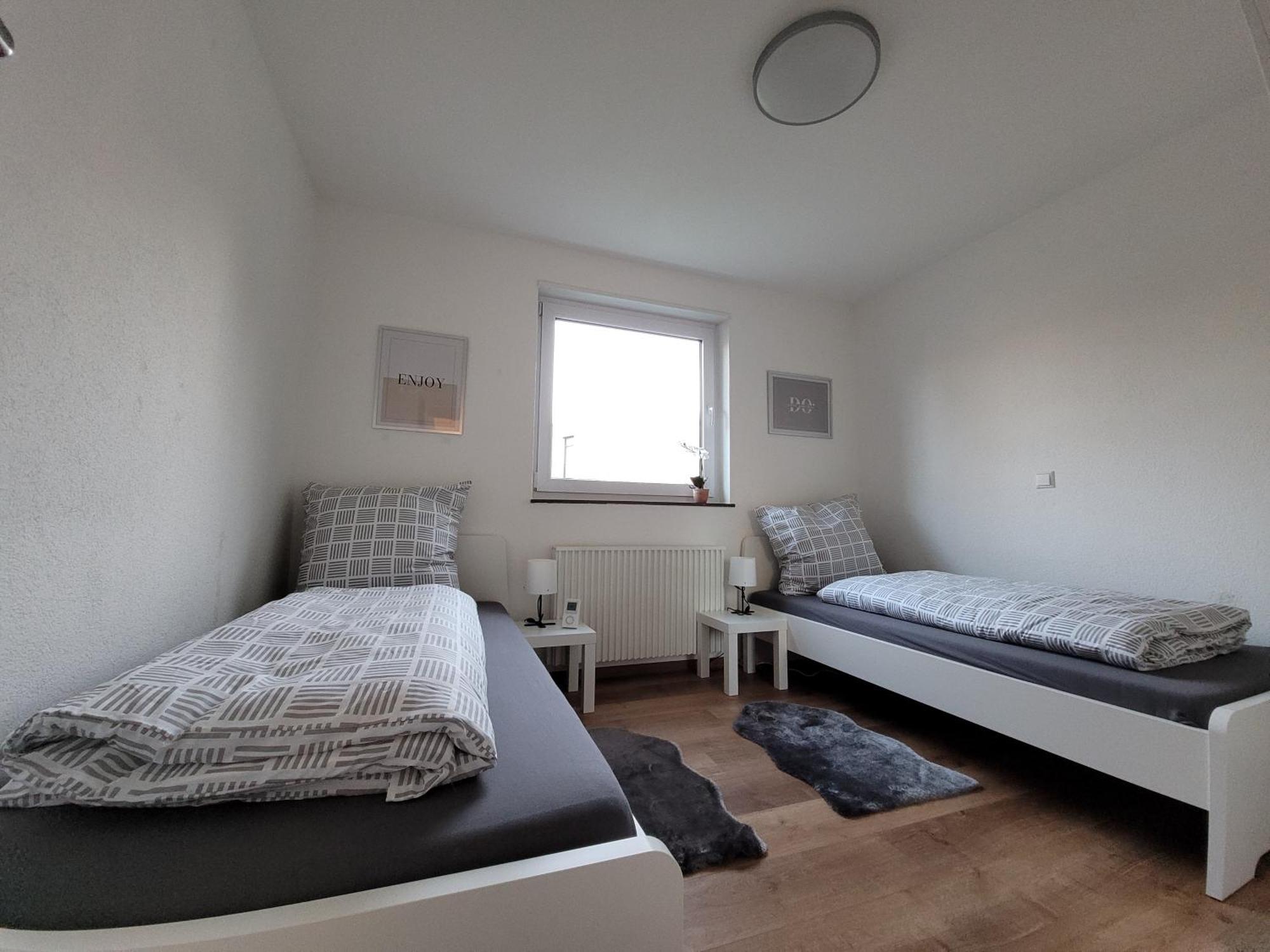 Living Flat, Eine Wohnung Mit Zwei Schlafzimmern Und Balkon 绍恩多夫 外观 照片