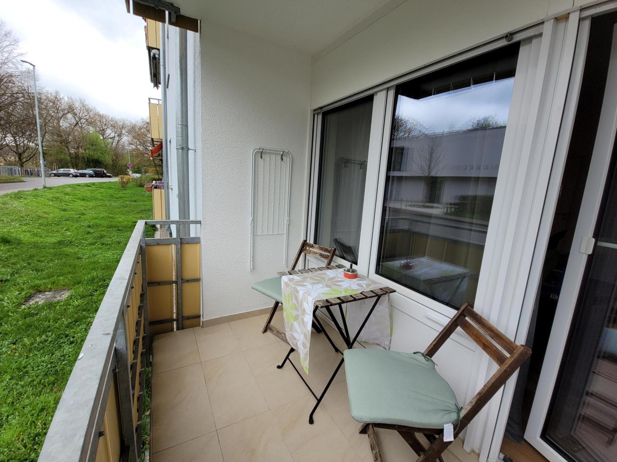 Living Flat, Eine Wohnung Mit Zwei Schlafzimmern Und Balkon 绍恩多夫 外观 照片