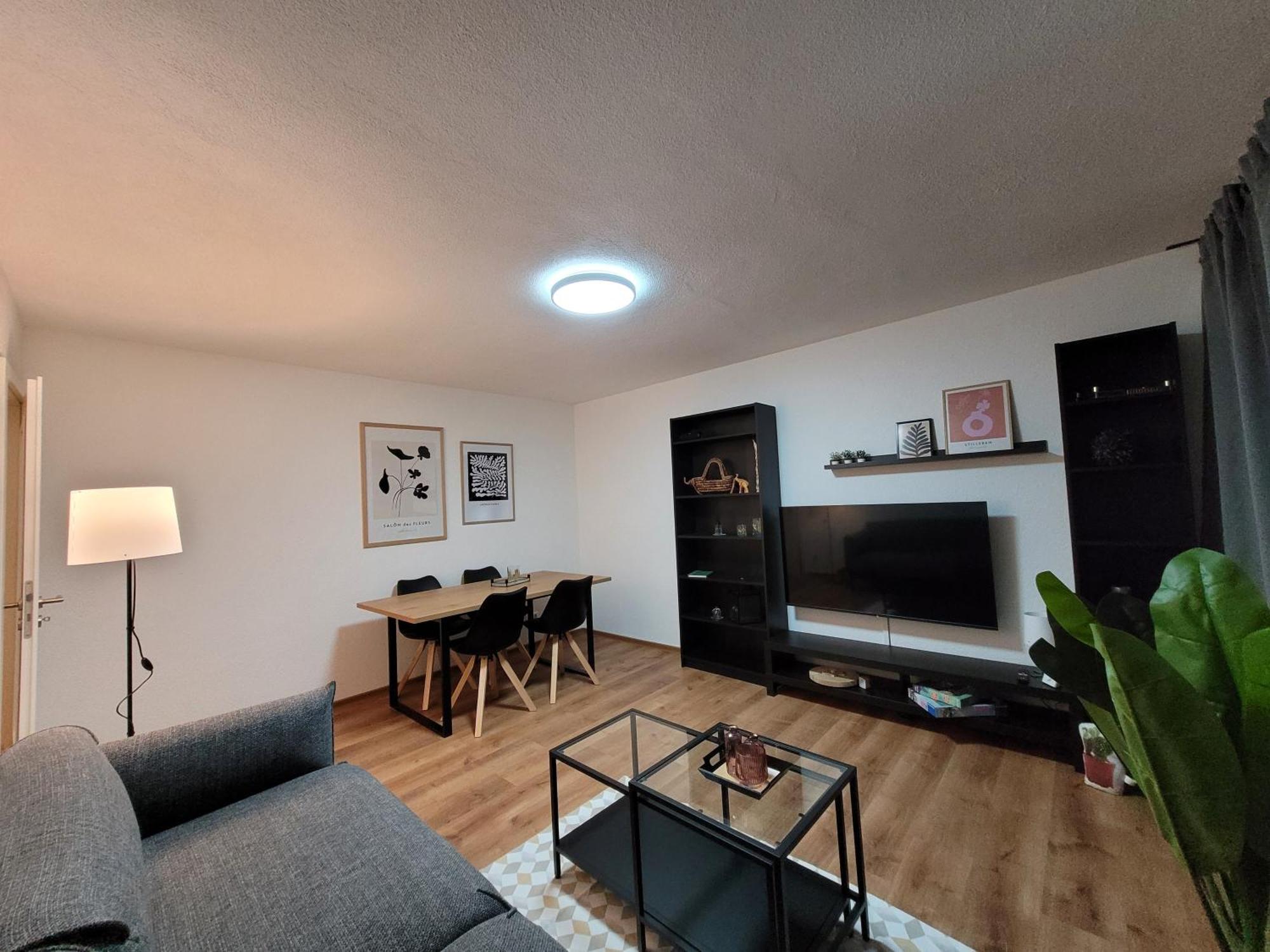 Living Flat, Eine Wohnung Mit Zwei Schlafzimmern Und Balkon 绍恩多夫 外观 照片