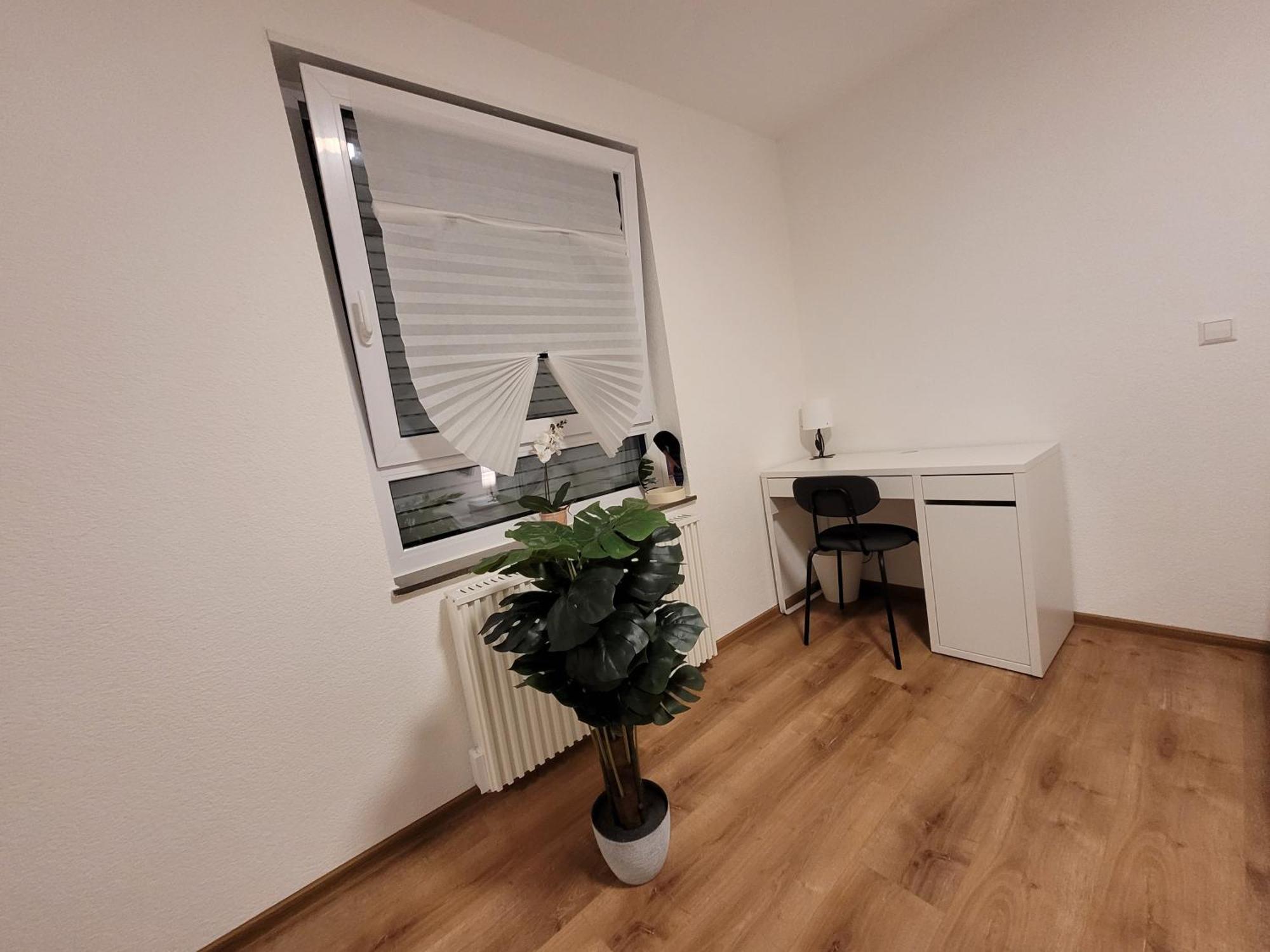 Living Flat, Eine Wohnung Mit Zwei Schlafzimmern Und Balkon 绍恩多夫 外观 照片